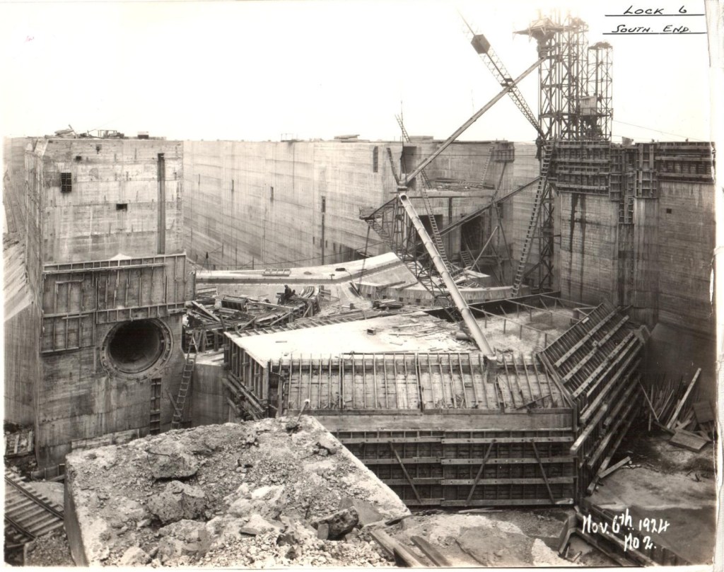 Construction of the South end of Lock 6, November 1924